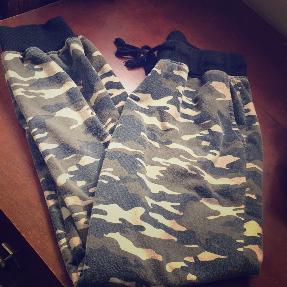 Juniors Camouflage Joggers!
